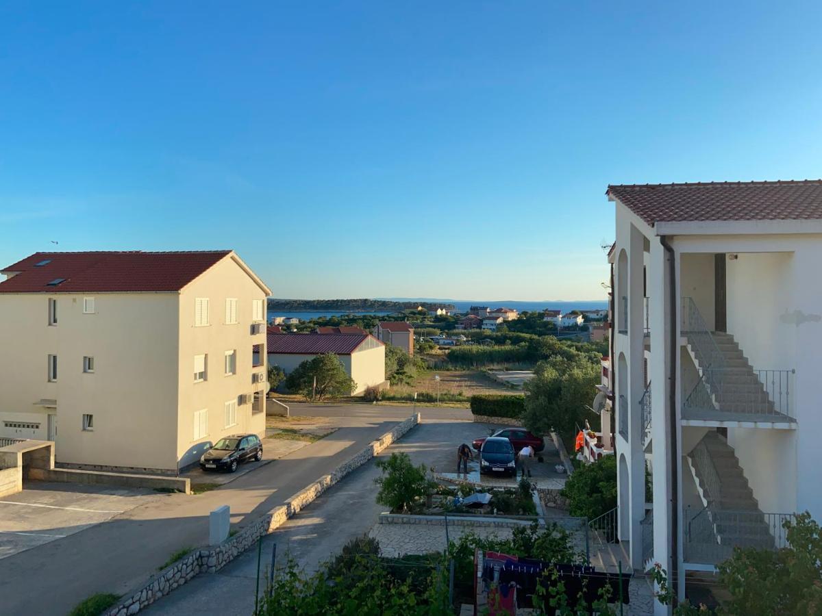 Apartments Pijaza Banjol Exterior photo